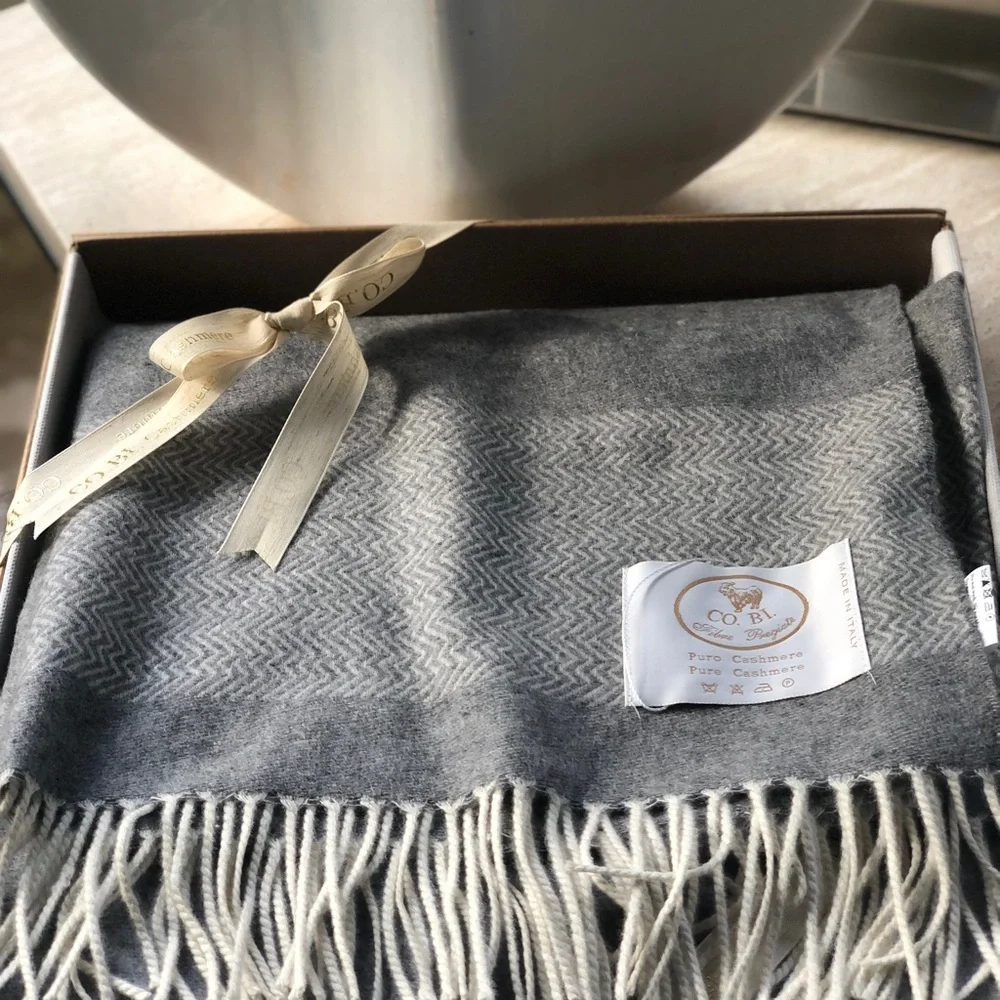 NWT CO.BI. Italy 100% Cashmere Throw Blanket Gray with Ivory Zigzag New In Box